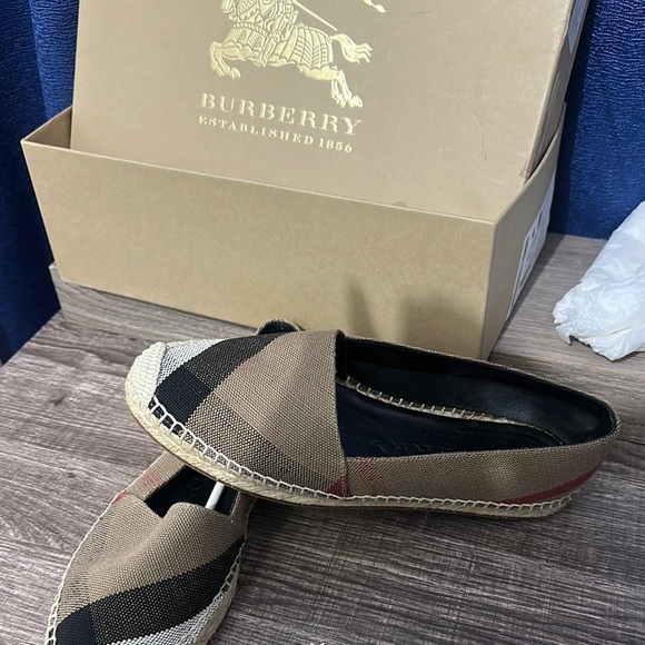 New Burberry Checkered Flats in Brown and Black - Picture 1 of 4